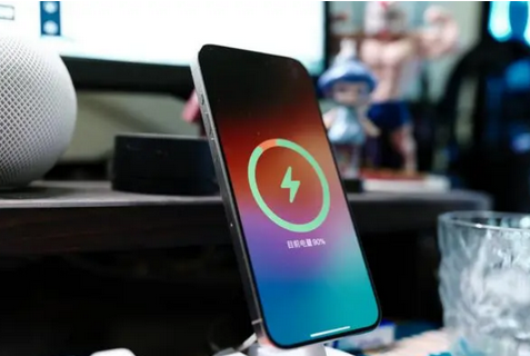 科尔沁左翼后苹果15换屏服务分享用什么充电器给iPhone15充电更好 